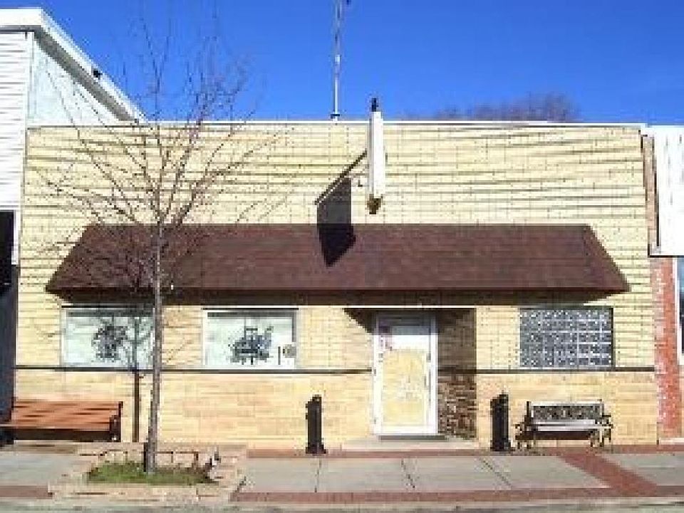 1st image of 107 E Mondamin St