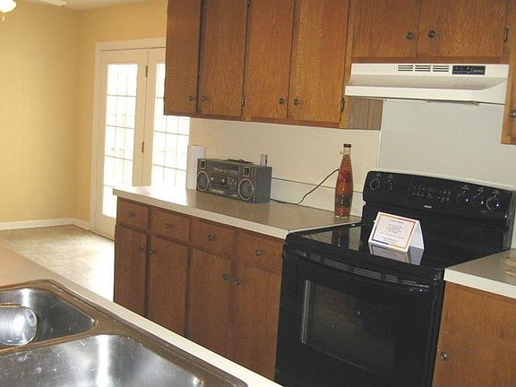 Eat-in kitchen-photo can't capture the space!