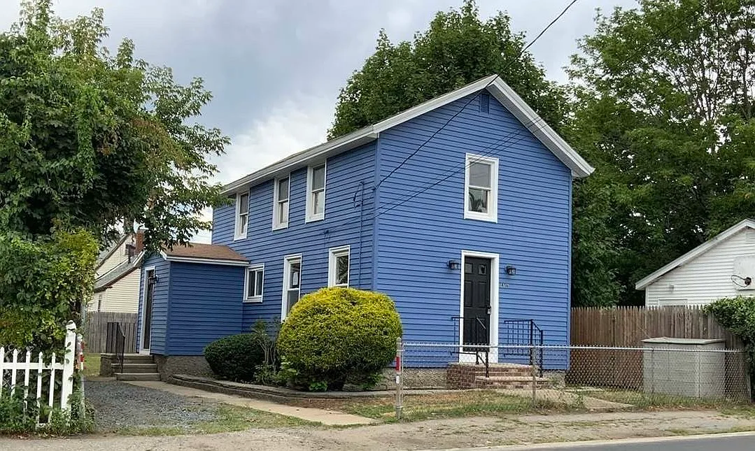 3 bed, 996 sqft, $2,850 — Photo 1