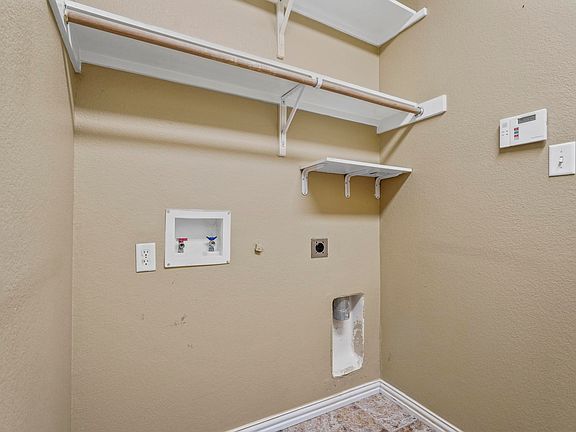 5th image of 408 Carver Dr