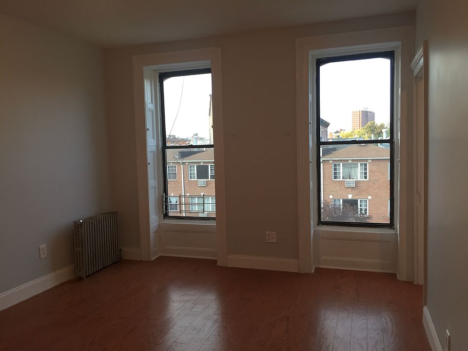1st image of 8 Monroe St #3