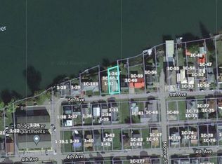 716 5th Ave, Montgomery, WV 25136