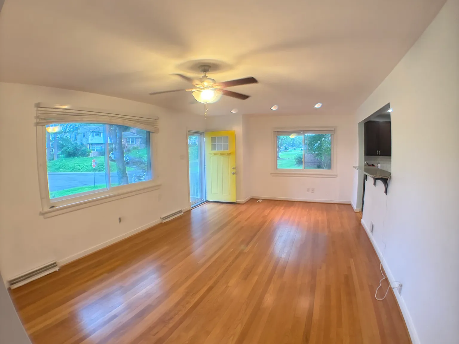 3 bed, 1922 sqft, $2,800 — Photo 2