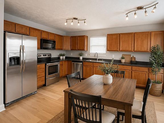 3rd image of 120 Santa Monica Dr