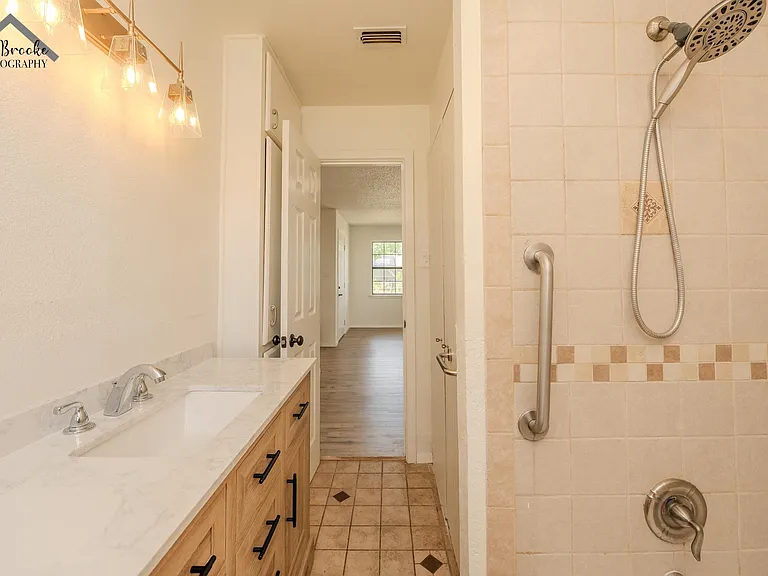 1643 Best Blvd — Photo 12