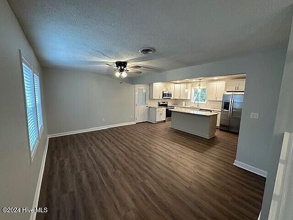 4th image of 820 Cape Harbor Dr