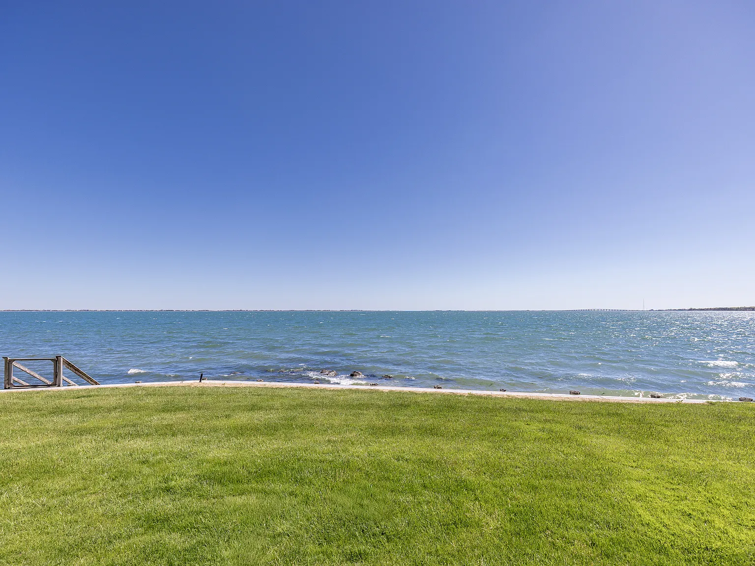 Shinnecock Hills Bayfront Retreat with Sweeping Water Views — Photo 4