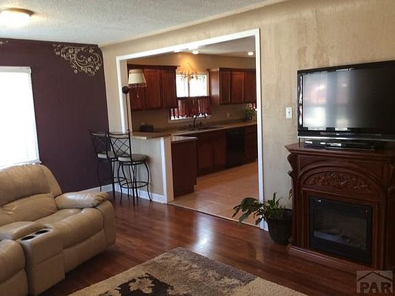 3rd image of 415 E Orman Ave