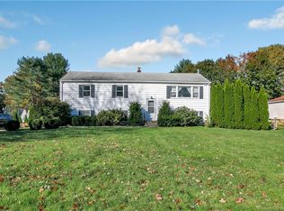 7 Seneca Dr, Trumbull, CT 06611