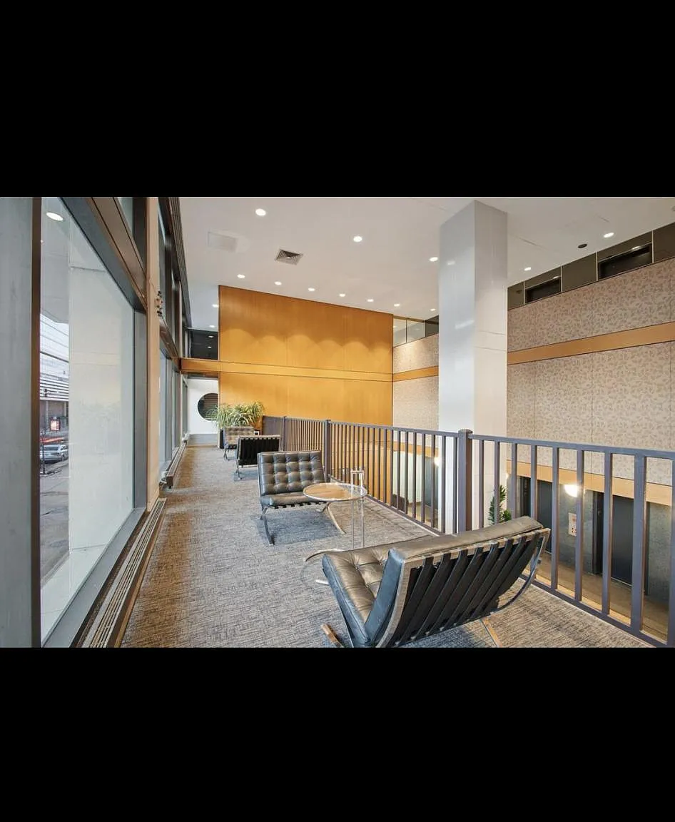 4343 N Clarendon Ave — Photo 4
