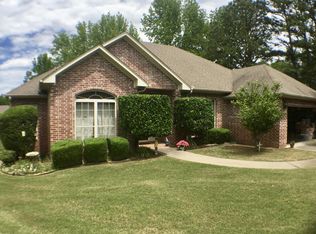 913 Deerfield Ct, Russellville, AR 72801