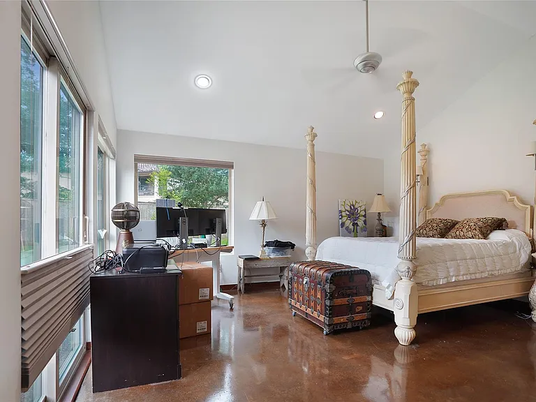 5643 Terwilliger Way — Photo 24