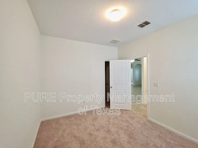 615 Linares Ln — Photo 18