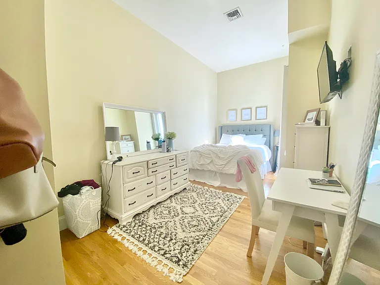 395 W Broadway #4F — Photo 7