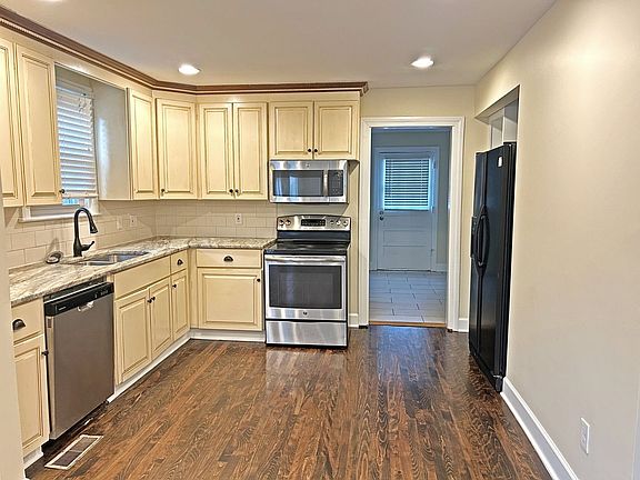 3rd image of 1110 Inglewood Dr