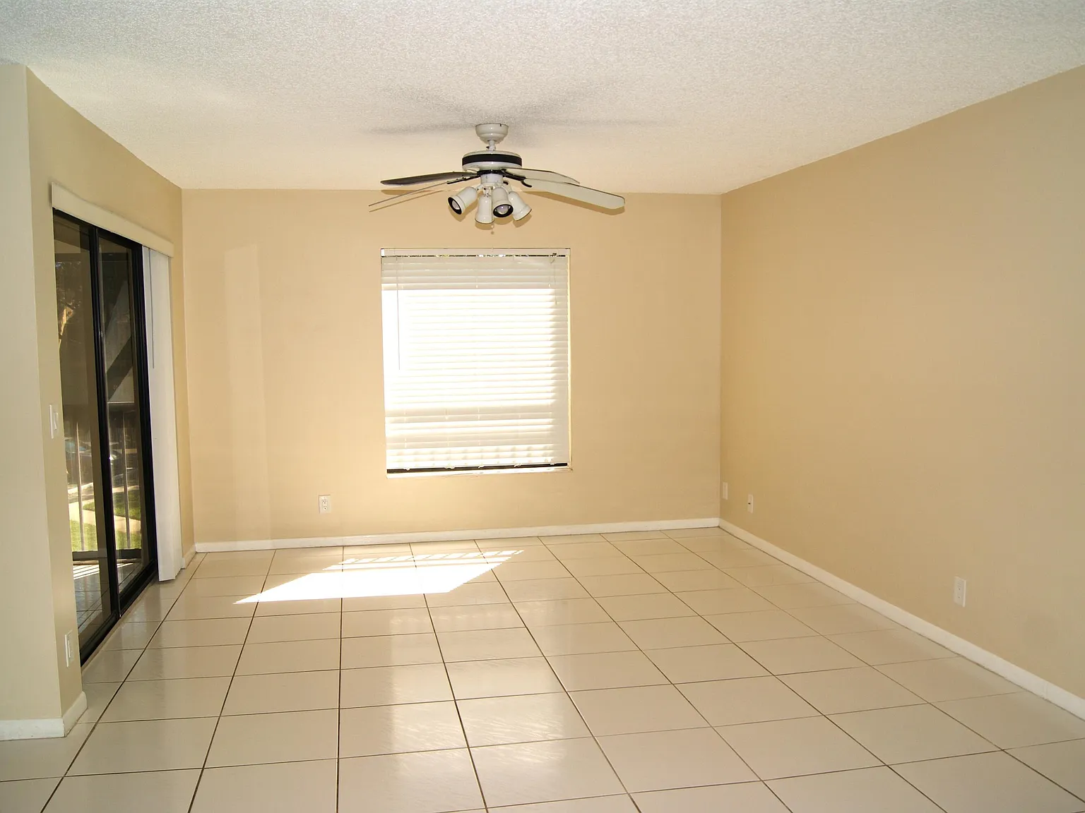 2 bed, 2.0 bath, 982 sqft, $2,250 — Photo 3