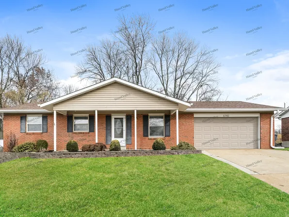 6742 Barnwood Dr, Hazelwood, MO 63042