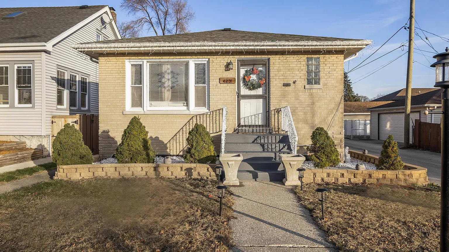 4231 Maple Ave photo 1