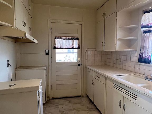 5th image of 1723 Andover Ct