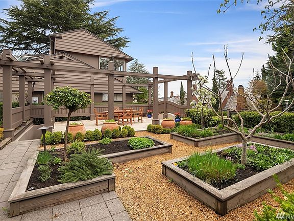 5th image of 3011 E Laurelhurst Dr NE
