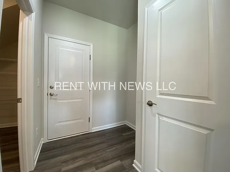 797 Riguard Way — Photo 24