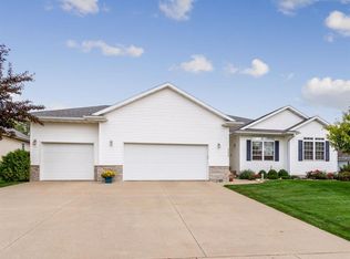 2625 Lansing Dr, Marion, IA 52302