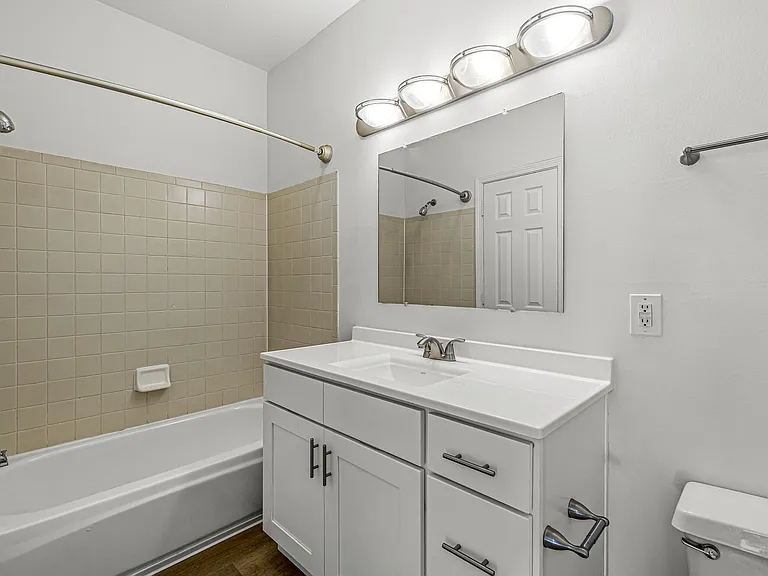 Buffalo Creek Apartments — Photo 57