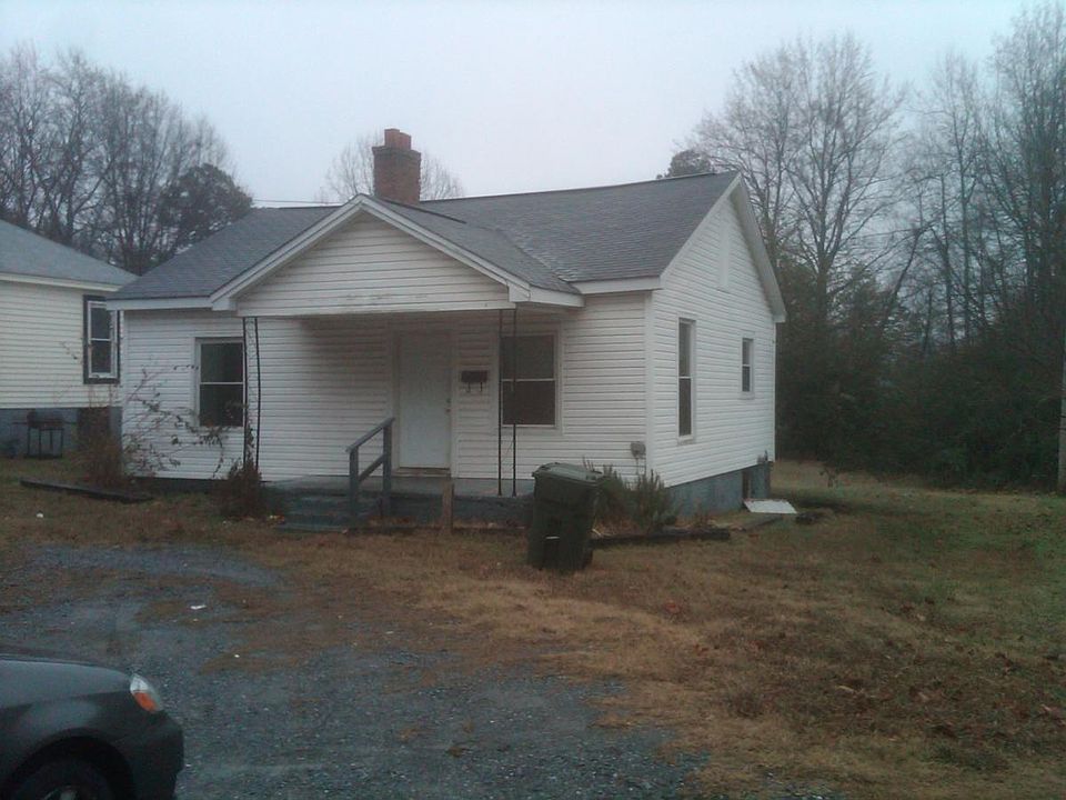 1st image of 131 McGinnis St