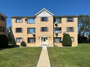 9320 Hamilton Ct APT E, Des Plaines, IL 60016