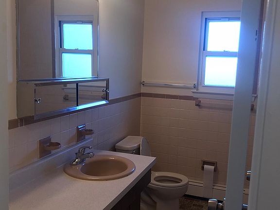 5th image of 25 Hendrick Ave APT 2
