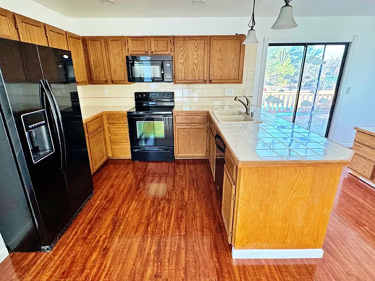 18723 E Utah Cir — Photo 5