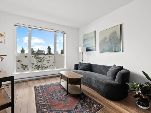 5355 Lane St #216, Burnaby, BC V5H 0H1