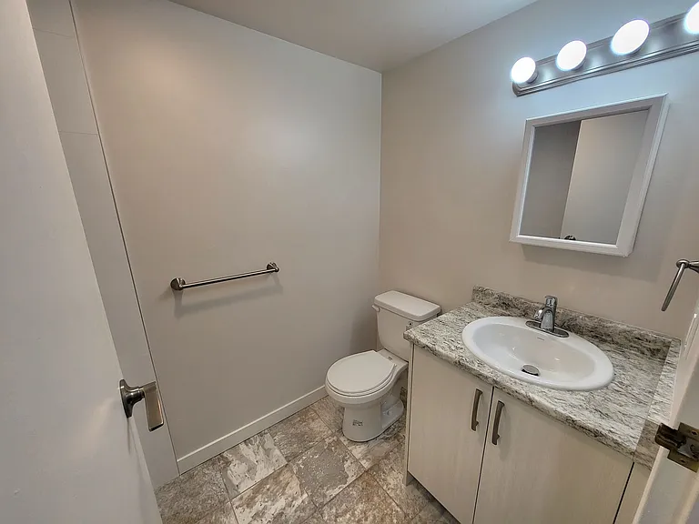 1180 Esquimalt Rd #308 — Photo 10