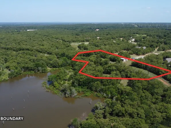 194 Lakeview St, Bowie, TX 76230