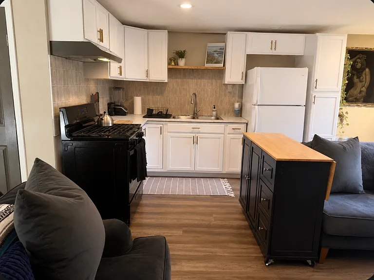 kitchen. New Gas Range stove