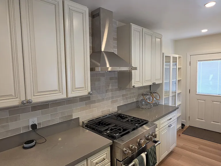 7755 Amestoy Ave — Photo 11