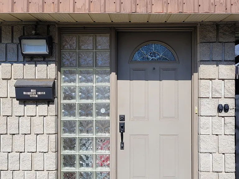 325 Fairview Dr #3 — Photo 2