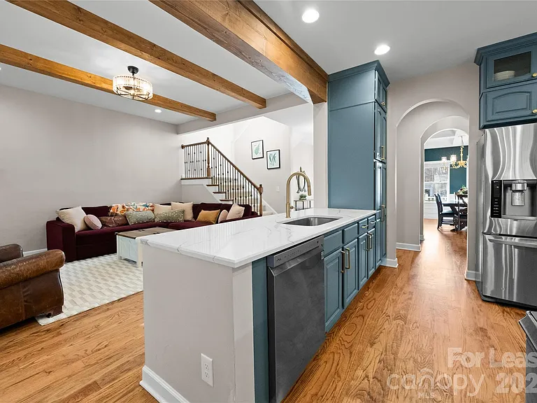 18047 Northport Dr — Photo 35