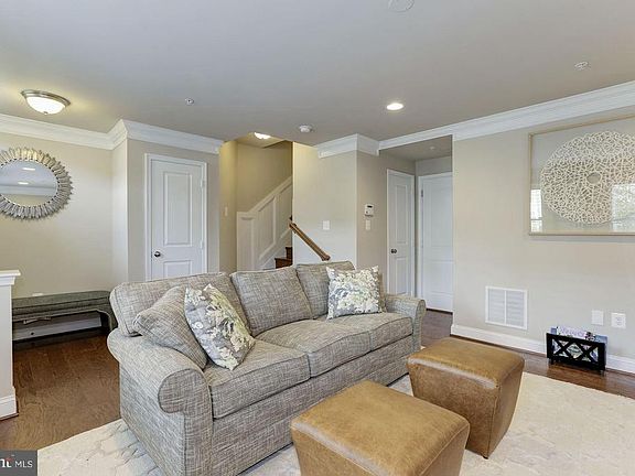 4th image of 213 Vanguard Ln