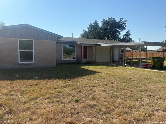 107 ROBINHOOD DR, Kenedy, TX 78119