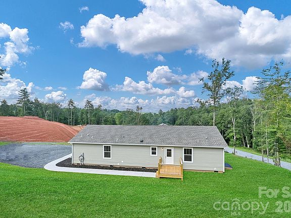 3rd image of 35 Rutledge Ln
