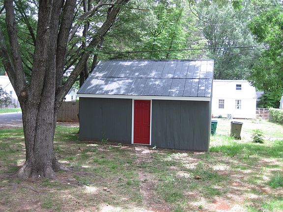 4th image of 1701 Greenville Ave