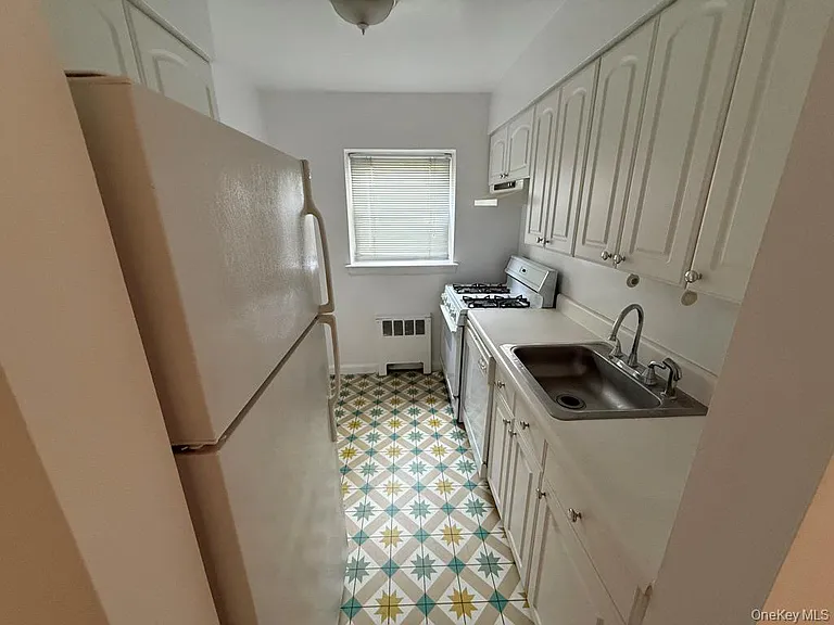 221 Middle Neck Rd #C1 — Photo 11