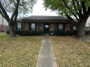404 Creekmeadow Ln, Lewisville, TX 75067
