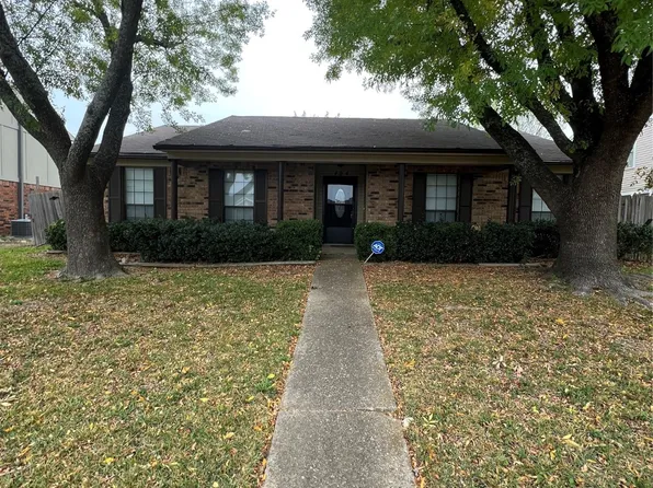 404 Creekmeadow Ln, Lewisville, TX 75067
