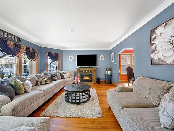3rd image of 1508 Clarence Ave