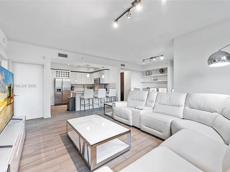 999 SW 1st Ave #2204 — Photo 7