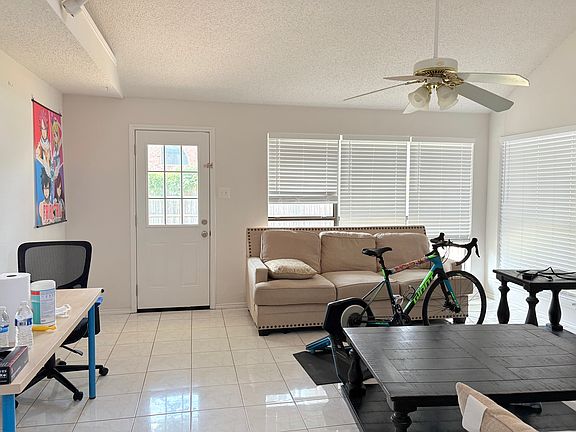 3rd image of 3825 Beaumont Ln