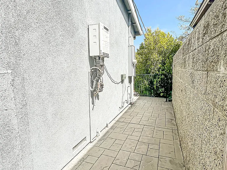 2024 Navy St — Photo 36