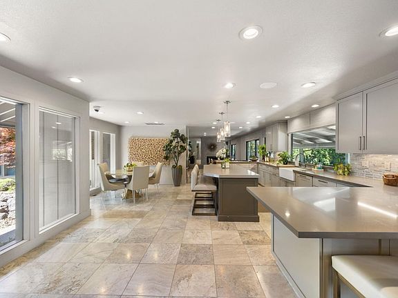 5th image of 6904 Arrowwood Dr
